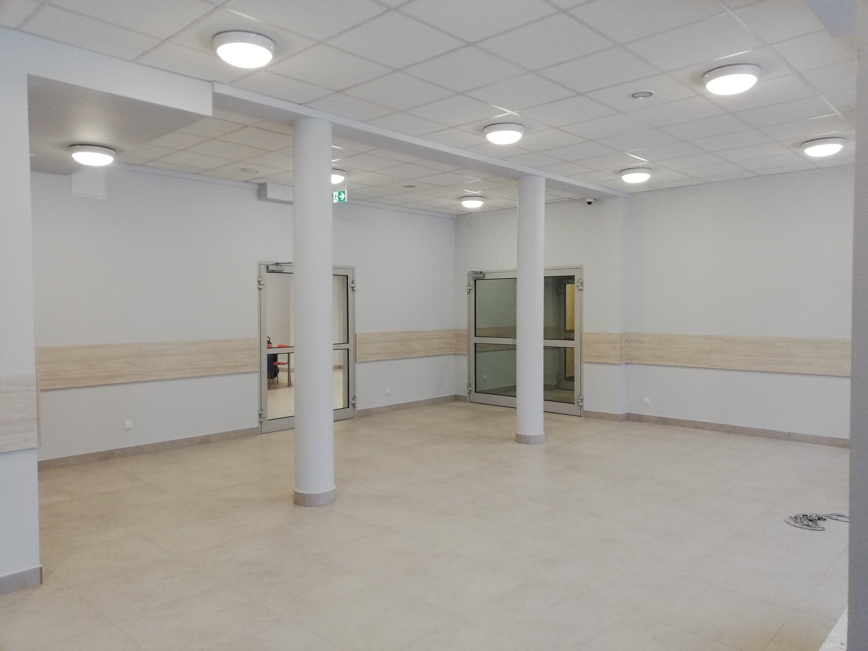 jasny i przestronny hol wejściowy